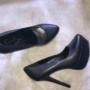 Jessica Simpson pumps